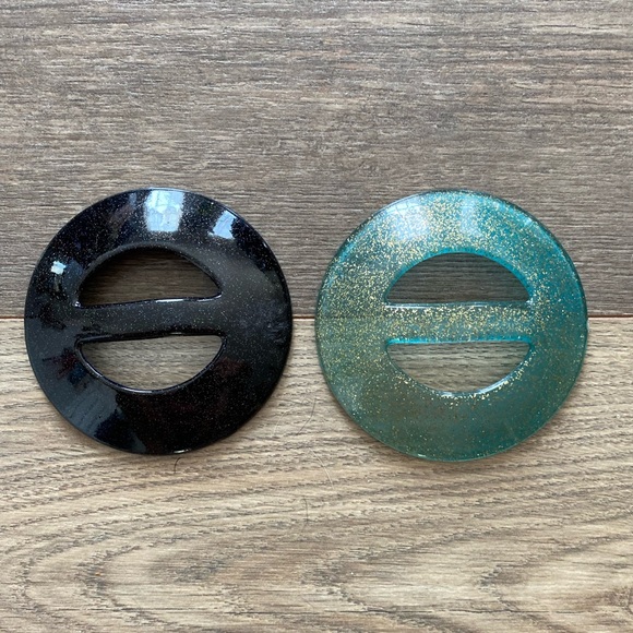 SET OF 2 VINTAGE SPARKLY GLITTERY BUCKLE SCARF SLIDER - Picture 1 of 8